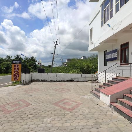Subasree Cottage Tirunallar Dış mekan fotoğraf