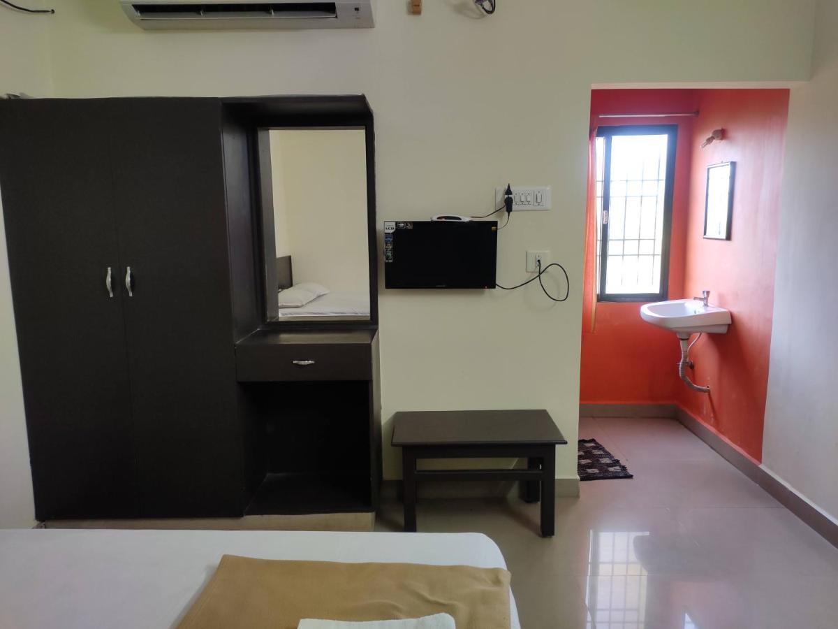 Subasree Cottage Tirunallar Dış mekan fotoğraf