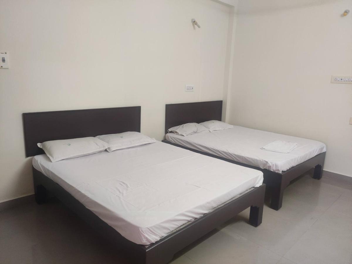Subasree Cottage Tirunallar Dış mekan fotoğraf
