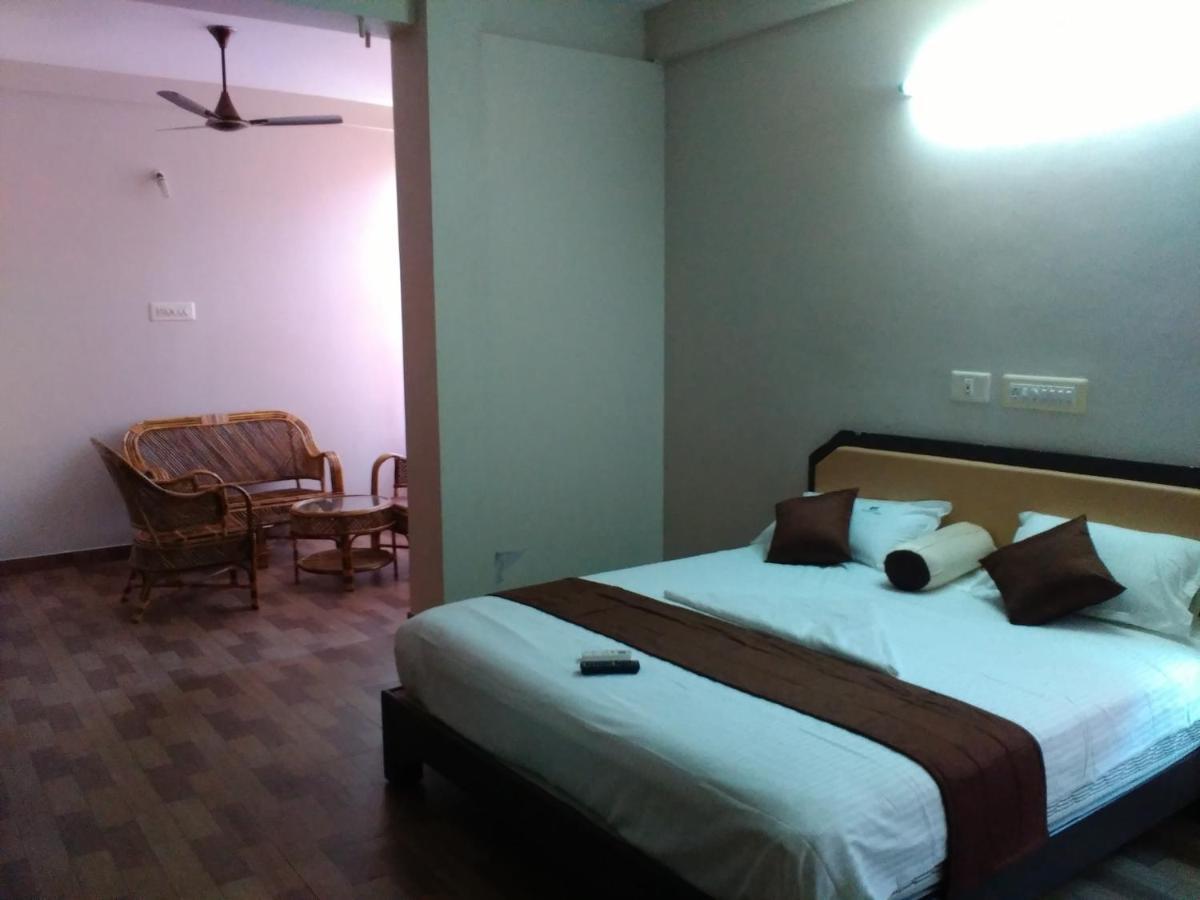 Subasree Cottage Tirunallar Dış mekan fotoğraf